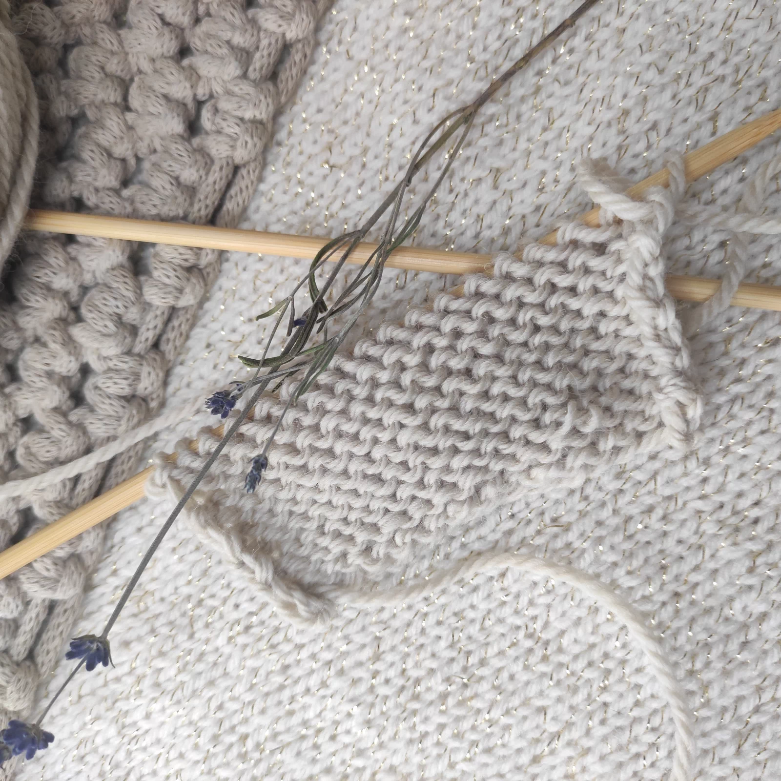 zdjęcie wzoru na druty dżersej lewy SwetryMagdy | Ściegi podstawowe w szyciu